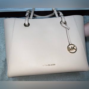 Michael Kors Purse, only used a handful of times. Great condition!